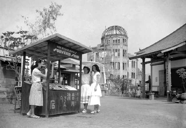 1951년, 원자폭탄 투여 되었던 장소에서 개점