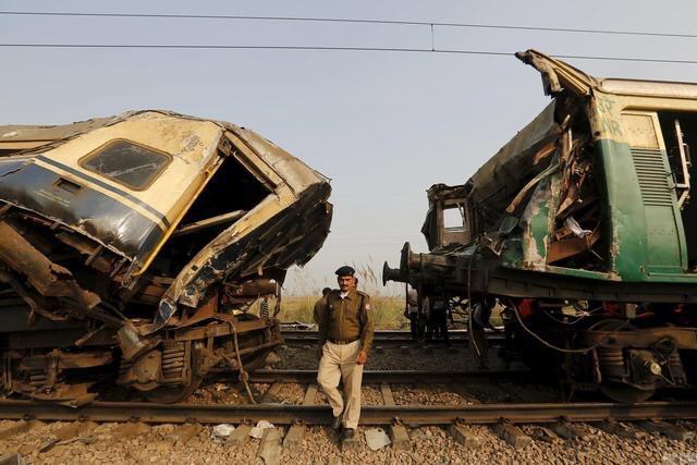 위험한 직업- 인도 기차차장