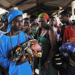 아프리카 난산으로 사망한 여성 - 아기