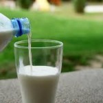 ▲ 두유 등의 비우우유보다 소젖에서 짜낸 우유를 마시는 것이 성장기 어린이에게 더 효과적이다는 연구 결과가 발표됐다