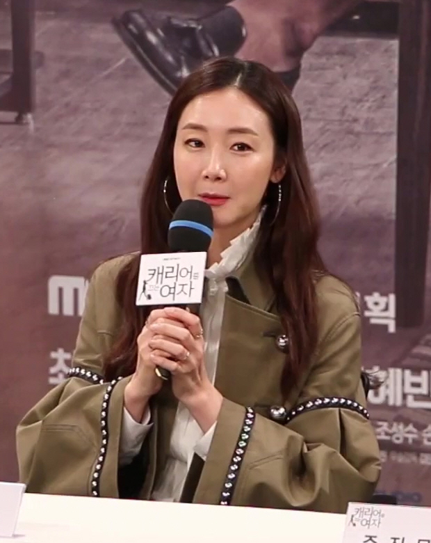 ▲ 배우 최지우 씨의 배우자는 9살 연하남의 사업가인 것으로 공식 확인됐다.