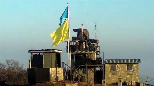 비무장지대(DMZ) 내 남측 일반초소에 황색 깃발이 게양돼 있다. 사진=국방부 제공