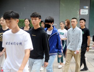 입장하는 왕준개